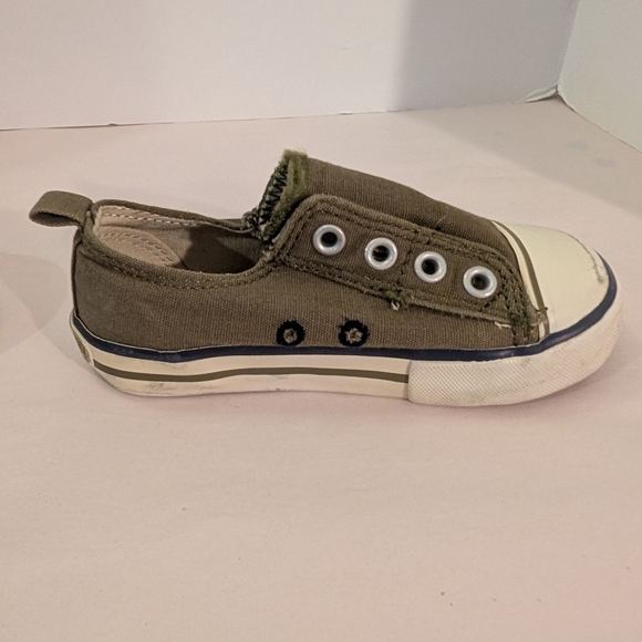 Old Navy Toddler Boy Green Canvas Slip-On Sneakers in Size 8 - Picture 6 of 11